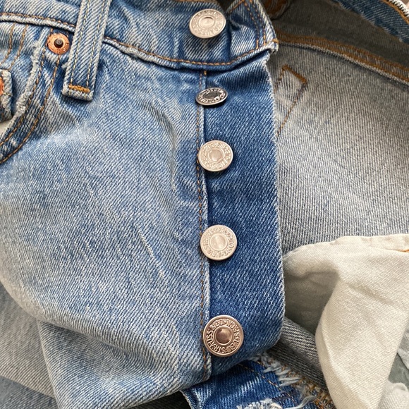 Levi's® 501 Stretch Hi-Rise Raw Hem Skinny Jeans - Picture 8 of 14